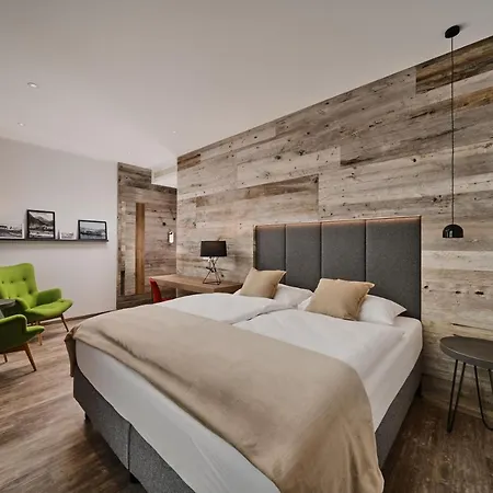 Отель Seehotel Im Weyer 4*