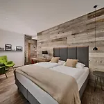 Hotel Seehotel Im Weyer 4*